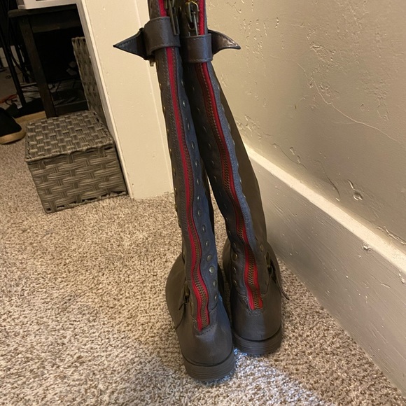 Tall boots - Picture 2 of 3